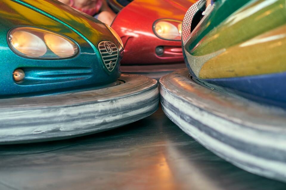 bumper cars 4390958 960 720 e1651041544698 - Di fiera in fiera - 2022 Ed